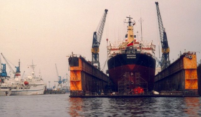 The Hamburg Chronicles: Paint brushes and Cargo&nbsp;Ships